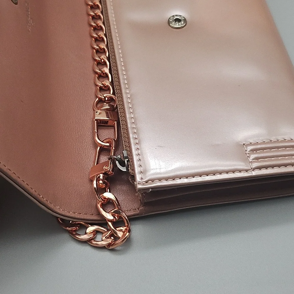 🩷CHANEL Rose Gold Quilted Patent Leather Wallet/Clutch🩷 - Picture 7 of 17